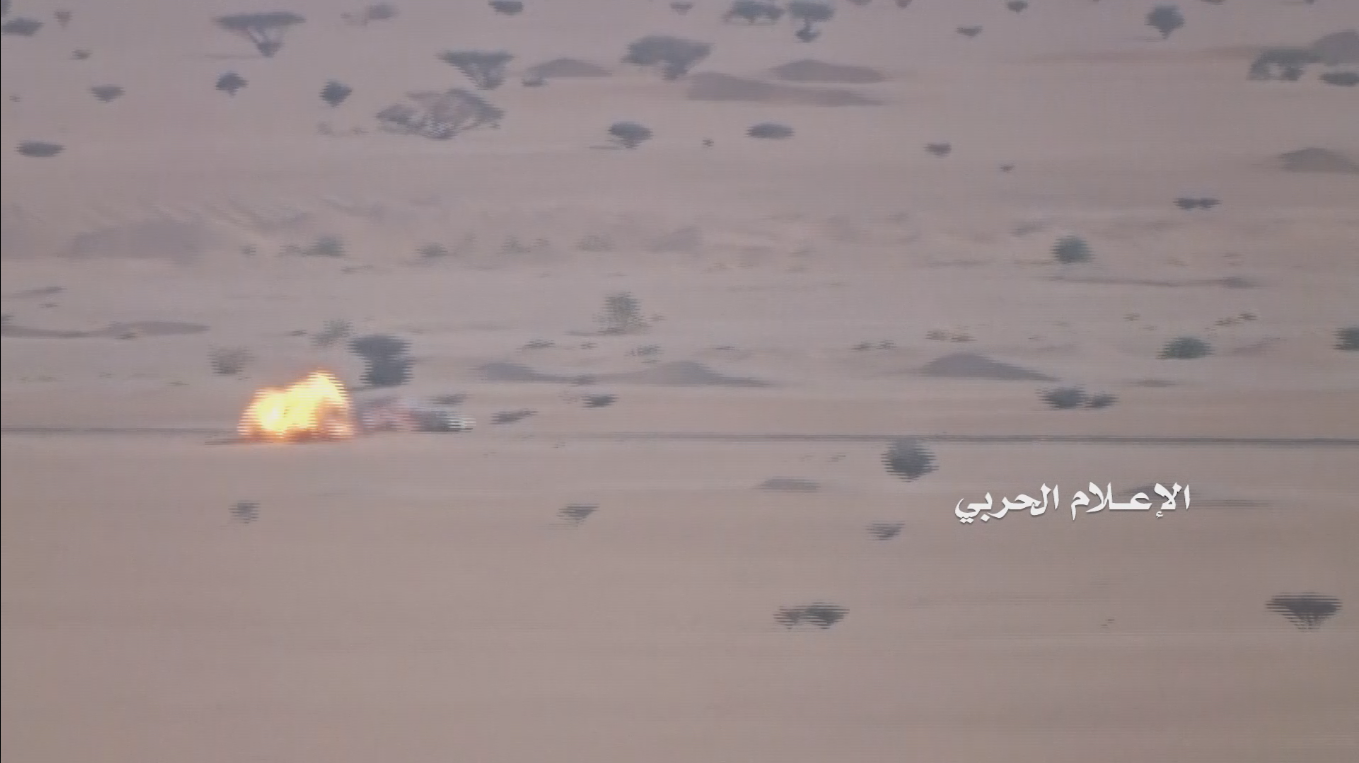الجوف – إنفجار طقمين بعبوات ناسفة وقتل من عليها من منافقين في صحراء الاجاشر
