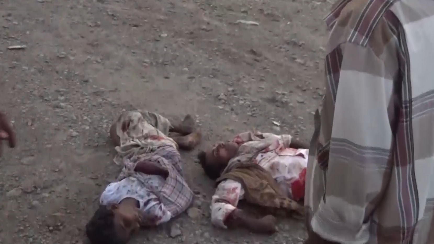 الحديدة – المشاهد الكاملة لجريمة استهداف مغسل الخضروات في منطقة المسعودي ببيت الفقيه