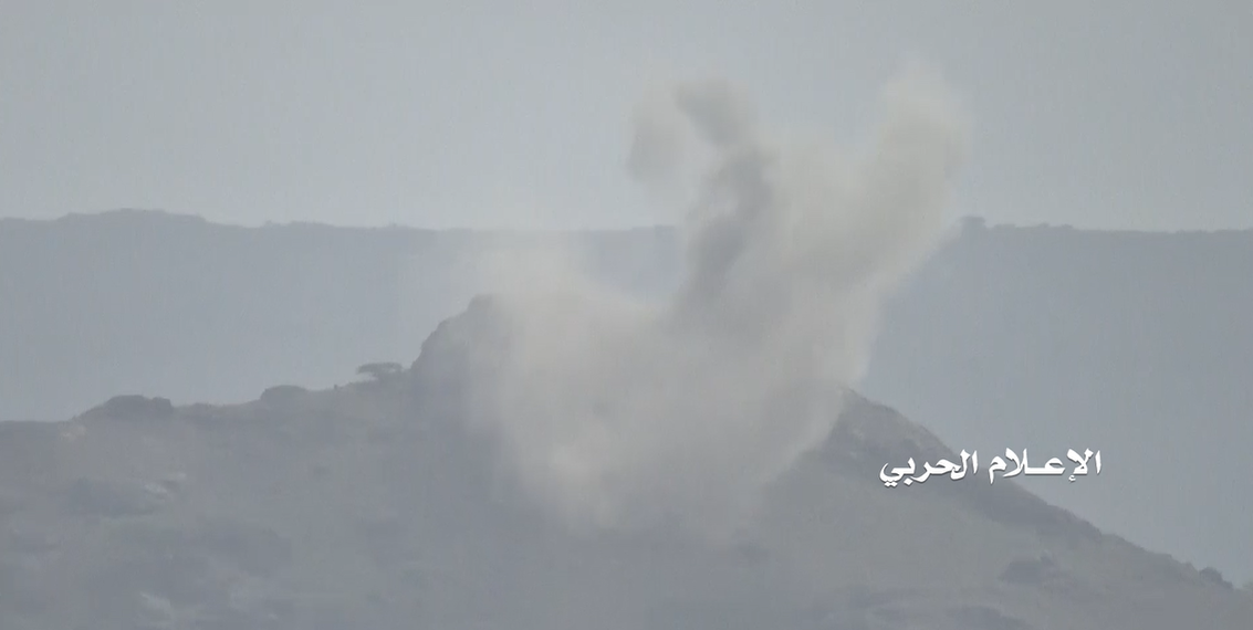 لحج – إستهداف مدفعي على تحصينات المنافقين في منطقة الشريجة