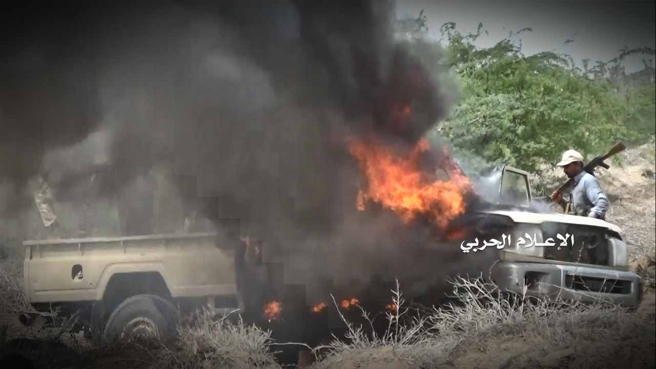 الساحل الغربي – احراق طقمين للمنافقين وتفجير جرافة بعد اعطابها في جبهة التحيتا