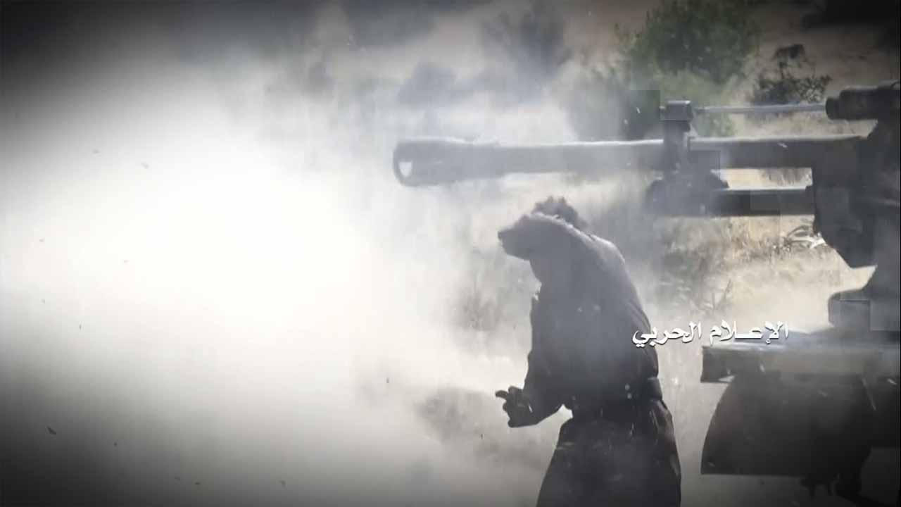 الضالع – استهدافات مدفعية على تجمعات المنافقين في نقيل الخشبة