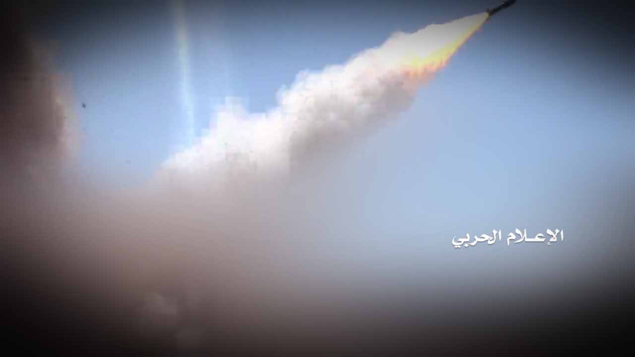 الضالع – استهداف تجمعات المنافقين في جبهة دمت بصواريخ زلزال 1