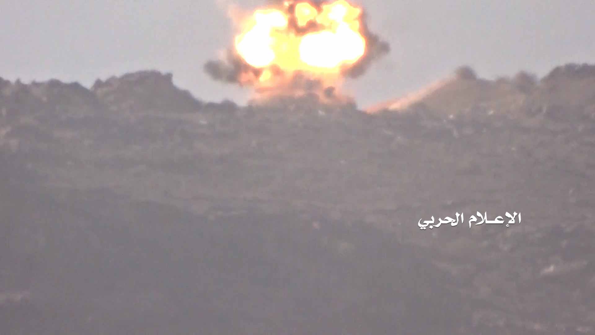 الضالع – إعطاب دبابة للمنافقين بصاروخ موجه في جبهة قعطبة
