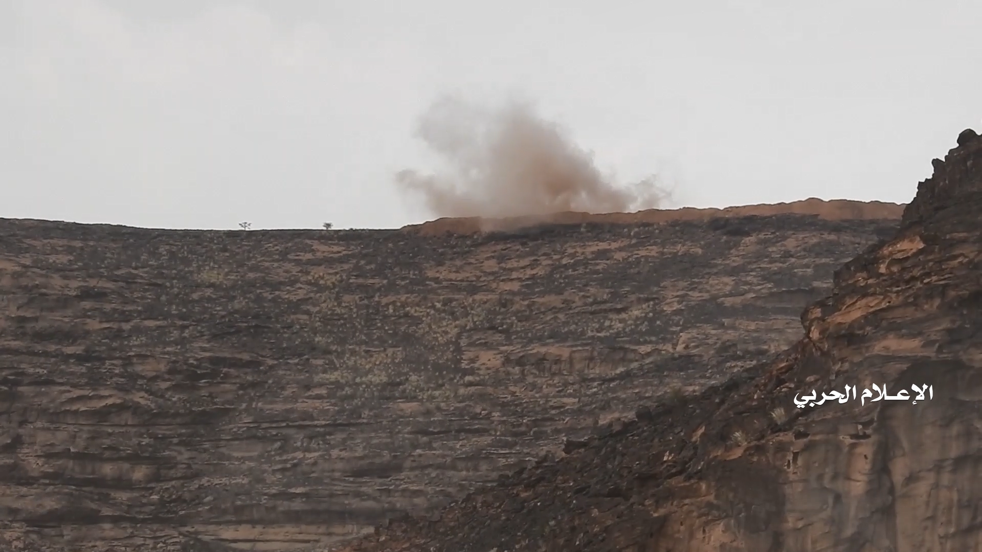 نجران – استهداف تجمعات مرتزقة الجيش السعودي بقذائف المدفعية في مربع الحماد والصوح