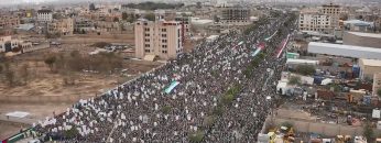 تصوير جوي للحشود الجماهيرية المشاركة في مسيرة العاصمة صنعاء إحياءاً ليوم القدس العالمي1080 1443هـ.mp4_snapshot_01.07_[2022.04.30_03.15.47]
