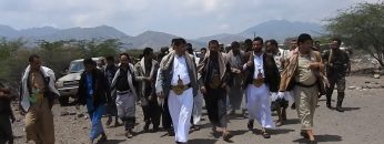 لحج ــ زيارة عيديه من محافظ محافظة تعز ووزير الماليه للمجاهدين في جبهة كرش.mp4_snapshot_00.16.869