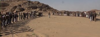 الجوف-زيارة عيدية من قبائل خولان الطيال الى المجاهدين المرابطين في جبهة الاقشع.mp4_snapshot_00.52.424