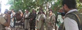 الحديدة – زيارة عيدية لوفد من قيادة المنطقة العسكرية الخامسة للمرابطين في جبهة حيس و التحيتا و الجراحي.mp4_snapshot_01.28.685