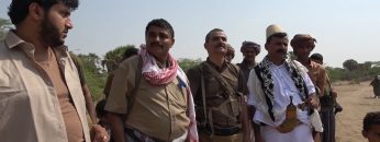 الحديدة – زيارة عيدية من اعضاء مجلس الشورى وشعبة التعبئة بالمنطقة الخامسة للواء السادس حماة الساحل بالدريهمي.mp4_snapshot_00.25.058