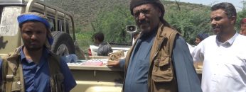 تعز – قافلة عينيه من أبناء مديرية الرضمه بـ إب للمرابطين في جبهة مقبنة.mp4_snapshot_06.46.128