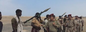 الحديدة – زيارة عيدية لعدد من قيادات المنطقة العسكرية الخامسة الى منطقة الصليف.mp4_snapshot_01.52.032