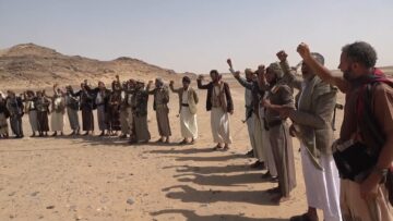 الجوف – زيارة مشائخ وعقال وأبناء قبيلتي بني بهلول وخولان إلى المرابطين في جبهة الاقشع بمناسبة عيد الغدير.mp4_snapshot_07.36.799