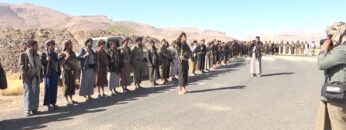 مأرب – زيارة عيدية لوزير النفط ومحافظ محافظة مأرب ونائب التعبئة العامة للمرابطين في جبهة مدغل.mp4_snapshot_08.21_[2025-04-02_22.02.02]