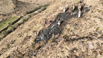 مشاهد حطام الطائرة الأمريكية MQ_9 التي تم إسقاطها في أجواء محافظة صنعاء بصاروخ أرض-جو محلي الصنع.mp4_snapshot_01.24_[2025-04-19_21.25.36]