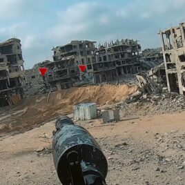 استهداف آليات العدو ودك مواقع وتحشدات العدو في محاور التوغل بمدينة خانيونس ومحور صلاح الدين جنوب القطاع.mp4_snapshot_01.00.439