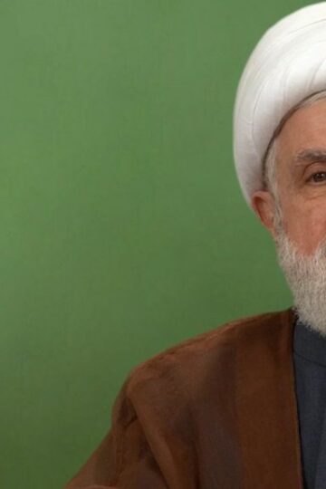 ., [04/02/2026 05:22 م] الشيخ نعيم قاسم: قادرون على التحرير.. ويجب الضغط على أمريكا والعدو الاسرائيلي  اشار الأمين العام لحزب الله حجة الاسلام والمسلمين سماحة الشيخ نعيم قاسم الى اننا نواجه هيمنة أمريكية تتجاوز العالم فهل نمنع هذه الهيمنة ام نستسلم لها ونتنازل عن ارضنا وسيادتنا؟  وقال في كلمته لمناسبة ذكرى السنوية لانطلاق المؤسسة الاسلامية للتربية والتعليم اننا ننطلق من أرضنا وحقنا ونواجه عدوانا وجوديا يريد الغاء وجودنا، ولفت الشيخ نعيم قاسم الى ان هدف العدو من الاعتداء على المنازل في كفرتبنيت وعين قانا هو ضرب البيئة ليجعل الناس يستسلمون مؤكدا اننا يجب أن نواجه هذا العدو بمقدار الدفاع الموجود لدينا  والاستمرار بقول “لا” وعدم التنازل له.  واكد سماحته ان من غير الصحيح القول إن هناك حزبا وطائفة ومنطقة معينة مستهدفة، هذا الاستهداف هو لكل الوطن وعلى الجميع التصدي للعدوان الإسرائيلي، مشددا على ان من يقف مع العدو تحت اي ذريعة ويضغط لكي نستسلم لا يتصرف من الموقع الوطني فتحرير الارض والسيادة مسؤولية وطنية جامعة. واضاف: فليكف من يدافعون عن اسرائيل واميركا على حساب ابناء وطنهم.  واعلن سماحته اننا حاضرون لمناقشة كيفية صد العدوان مع من يؤمن بهذا الاتجاه في أي موقع كان، لأن هذا موضوع وطني ولأن العدوان يحصل على كل الوطن. ولفت الى ان هذا العدو يحتاج إلى أدوات في الداخل لذلك دعا الى عدم مساعدته وعدم تكرار تجربة الماضي الفاشلة والمخزية وهي خاسرة حتماً.  واعلن الأمين العام لحزب الله انه لم يعد مطلوباً من لبنان أي شيء، المطلوب هو الضغط على العدو الاميركي والاسرائيلي لتنفيذ الاتفاق ووقف العدوان.  وتوجه للمسؤولين اللبنانيين قائلا: إشرحوا لهم أنكم لا تستطيعون أن تضغطوا على أهل وطنكم لأنهم قدموا الكثير والتضحيات وقولوا لهم لا نقدر متسائلا لماذا يريد البعض أن “يعرض أكتافه” ويقول اننا نستطيع فيبدأون بمطالبته .  ولفت انه عندما أعلن قائد الجيش انه انتهى من مرحلة جنوب نهر الليطاني طلبوا منا إصدار بيان انه انتهى جنوب نهر الليطاني، نحن لا علاقة لنا فهناك قيادة جيش ومعنيون يقولون ما الذي قاموا به. واضاف: امامكم تجربة 42 سنة والمقاومة قدمت فيها انجازات يعني اننا قادرون والمطلوب ان “نضرب ارجلنا بالأرض ونقف”.  وشدد الأمين العام لحزب الله على ان وجود هذا الشعب في لبنان وحزب الله وحركة أمل والقوى الوطنية وشرائح من الطوائف المختلفة والمجتمع والجيش وبعض المسؤولين ثروة كبيرة جدا قادرة على تحقيق الانجازات و على التحرير، الامر يحتاج الى صبر وتنسيق.  واكد ان سيد شهداء الأمة أكبر رمز عالمي في العطاء والتضحية والمقاومة والجهاد والشهادة وهذا اعطانا دفعاً كبيراً إلى الامام ولكن المطلوب أن نتكاتف ، وقناعتنا أن حزب الله هو حزب الإمام المهدي “عج” فإن كنتم قادرين للامام المهدي فجربوا، مؤكدا اننا مستمرون على هذه القناعة ومنصورون بالشهادة وبمواجهة الاعداء والفوز عليهم.  وفي الموضوع الداخلي اشار سماحته الى اننا نعمل على بناء الدولة وساهمنا بانتخاب الرئيس وتشكيل الحكومة ووزراؤنا يعملون لكل لبنان، معتبرا ان بعض الوزراء يجرون لبنان الى الفتنة ويغرقونه في العتمة ويتصرفون بطريقة كأن الحكومة ورقة بيد حزبهم.  واضاف: انقذ نوابنا ونواب امل والمخلصون الانتظام العام الهش بالموازنة الضعيفة عبر اقرار الموازنة كي لا نذهب الى وضع صعب على المستوى الاقتصادي.  وتابع: يُشار الى المقاومة وانصارها بالسيادة والتحرير بكل العالم بينما ادعياء السيادة تُحركهم الوصاية الاميركية ولا يضغطون لادانة اسرائيل وتحقيق الإلتفاف الوطني.  وجدد الشيخ قاسم التأكيد على اننا مع الانتخابات بالقانون الذي وافقوا عليه وهم لا يريدونها لانهم يريدون ان يفصلوا قانوناً على ذوقهم. وتوجه لبعض اطراف الداخل بالقول عدلوا اتجاهكم الى الوطن وسيادته لنتكاتف معاً فنربح جميعاً، فلنعمل على عناوين الشرف الوطني والسيادة وهي اربعة: إيقاف العدوان؛ انسحاب العدو؛ الافراج عن الاسرى واعادة الاعمار.  وقال: من اراد ان يسجل نفسه في سجل الوطنية في لبنان عليه العمل على هذه العناوين وبعدها ننتقل للاستراتيجية الوطنية التي تحمي لبنان.   وبارك الشيخ قاسم للشعب والقيادة الإيرانية والمسلمين بالذكرى ال47 لانتصار الثورة الإسلامية في العام 1979 على يد الامام الخميني وبقيادة الامام الخامنئي لافتا الى ان الجمهورية اعطت ضوءا عظيما للحرية والجهاد والمقاومة. وقال: إن شاء الله تستمر ايران درة التاج في العالم وتستطيع هزيمة اميركا و”اسرائيل” في عملية المواجهة التي تحصل في هذا الزمان لأن من كان مع الله لا يمكن الا ان ينتصر ومن كان يحمل لواء الامام المهدي ينتصر.  ., [04/02/2026 05:22 م] وعزى سماحته عائلة الفقيد المجاهد السيد عبد الكريم نصر الله والد سيد شهداء الامة وحزب الله وكل المحبين والمرتبطين بهذا الاتجاه العظيم وهذا الرجل وابنه الشريف المقدس، وعزى بفقيد الجهاد الحاج أبو أحمد سلهب الذي تعرفه الوديان والسهول والمعارك وهو من الرعيل الأول.