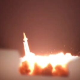 مشاهد من إطلاق حرس الثورة الإسلامية صواريخ عماد، قدر، وخيبر ضمن الموجة ٢٤ من عمليات الوعد الصادق ٤.mp4_snapshot_00.00_[2026-03-08_01.18.21]